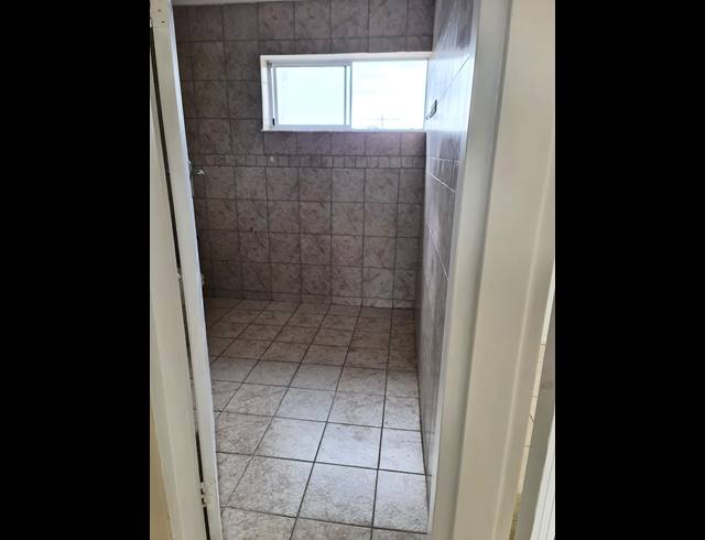 2 bed property to rent in ESSENWOOD